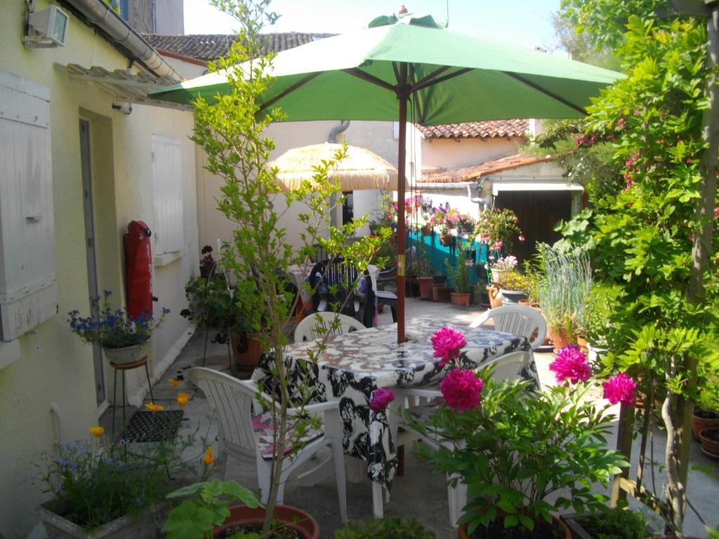 Hotel Le Parisien Saintes Zimmer foto